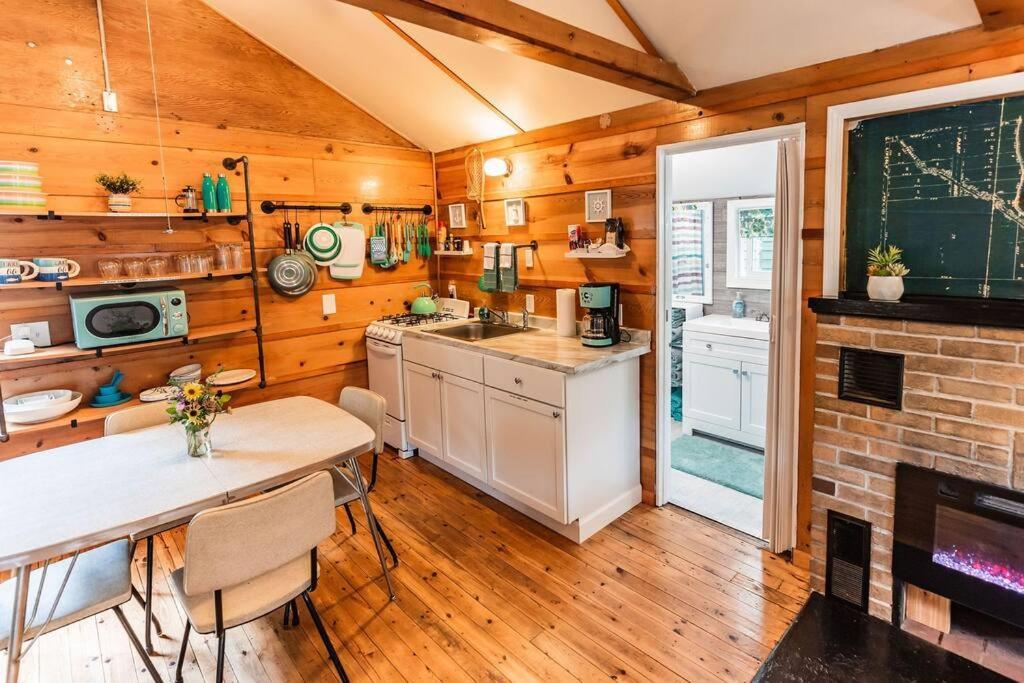 Big Blue Lake Cottages, Llc - Cottage #5 Holton Ngoại thất bức ảnh