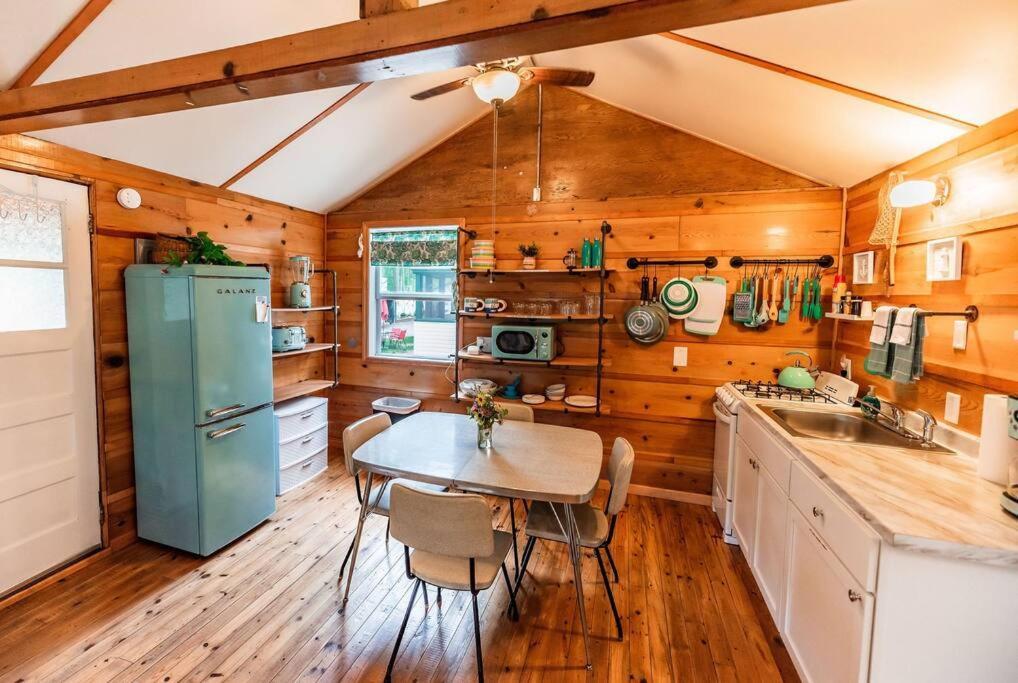 Big Blue Lake Cottages, Llc - Cottage #5 Holton Ngoại thất bức ảnh
